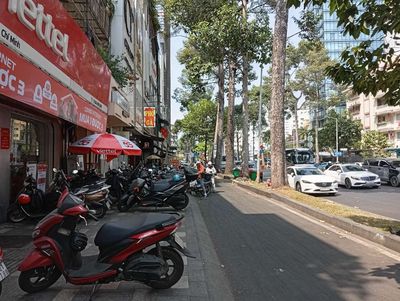 Cho thuê Nguyên căn nhà lầu 2 - Mặt tiền Trần Hưng Đạo, quận 1