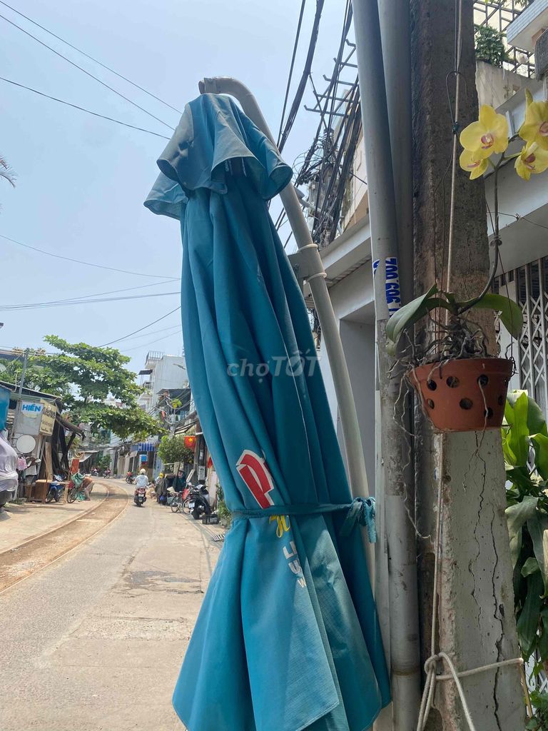 Dù lệch tâm Xanh dương Mới. Mua bán Nội thất, đồ gia dụng khác tại Quận Thanh Khê Đà Nẵng được đăng bởi yen nhi hình 1