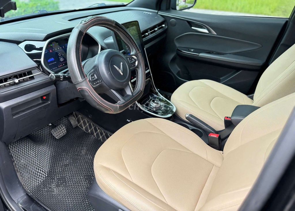 VinFast VF e34 2022, белый, 6,8 карат
