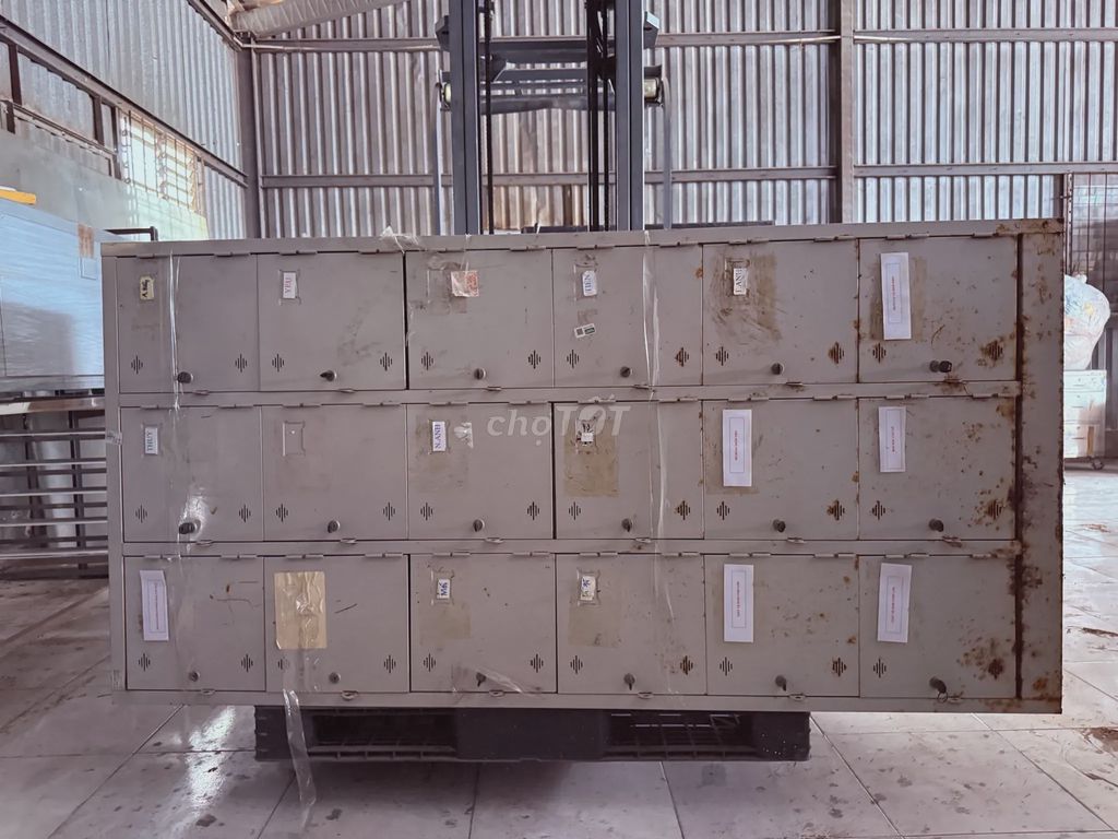 Tủ locker 18 ngăn - kt 180cm x 90cm x 45cm