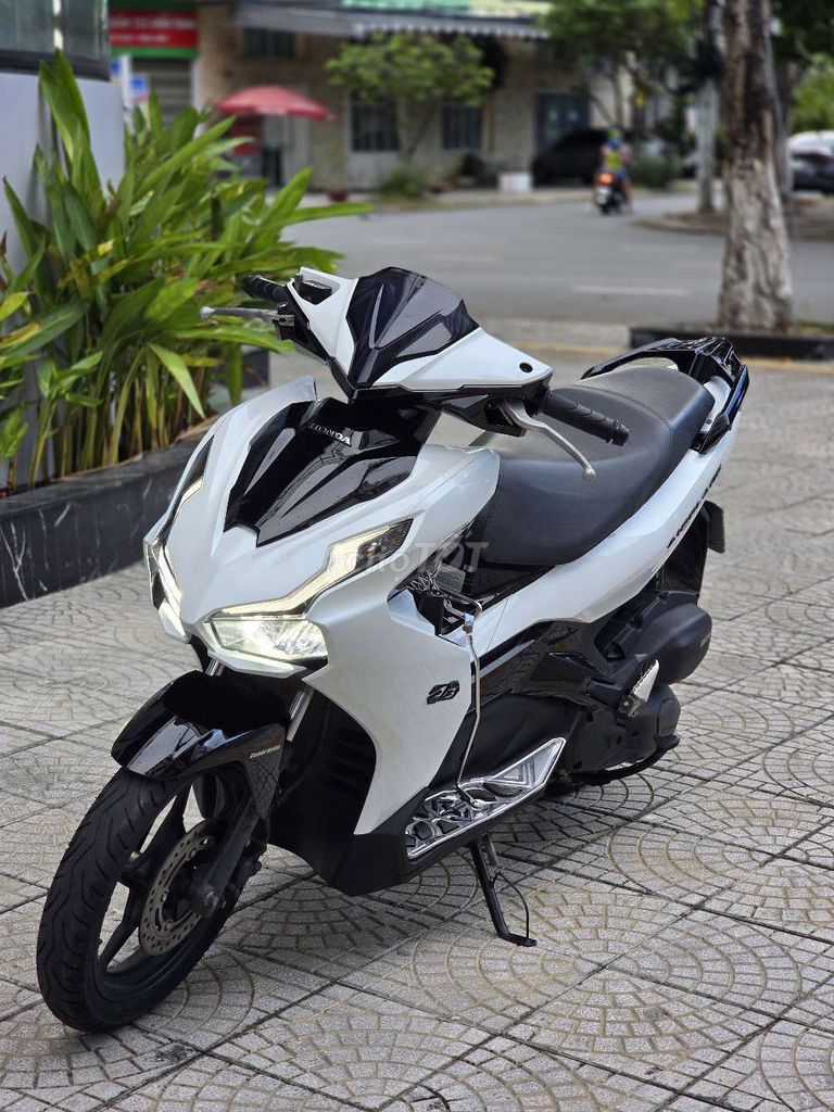 Honda Air Blade 2022 бело-черный спорт