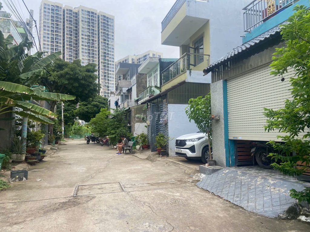 Ngộp bán lô đất Ngay Vinhomes Grand Park quận 9