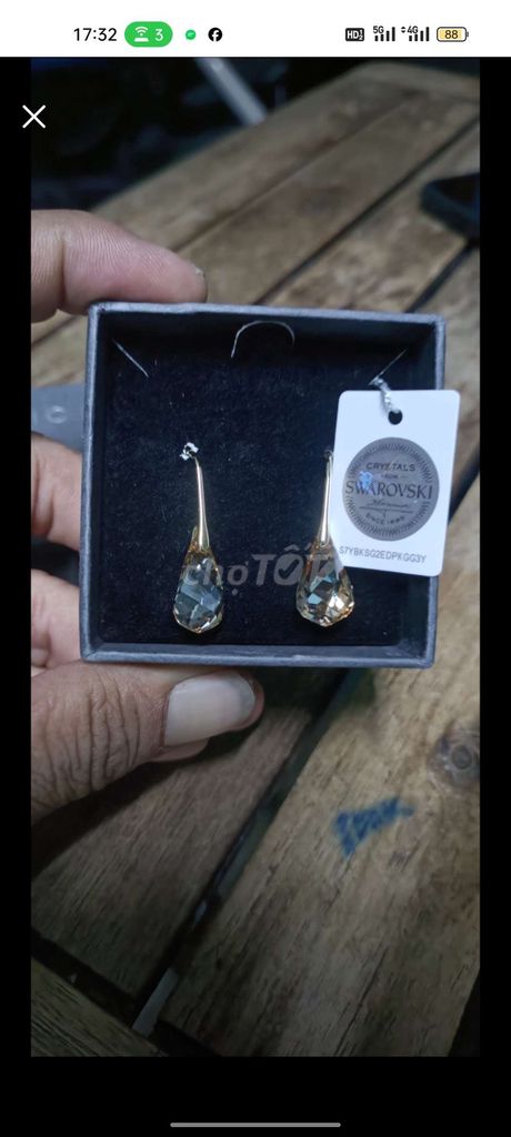 Bông tai Swarovski Pha lê Vàng Nữ. Mua bán Phụ kiện thời trang khác tại Quận Gò Vấp Tp Hồ Chí Minh được đăng bởi nguyen nguyen hình 1