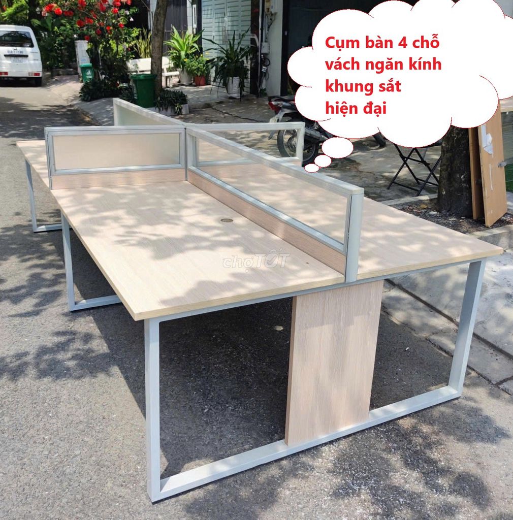Bàn làm việc nhóm 4 người vách Kính cao cấp đẹp. Mua bán Đồ dùng văn phòng tại Quận Bình Thạnh Tp Hồ Chí Minh được đăng bởi Thanh lý Nội thất giá sỉ hình 1
