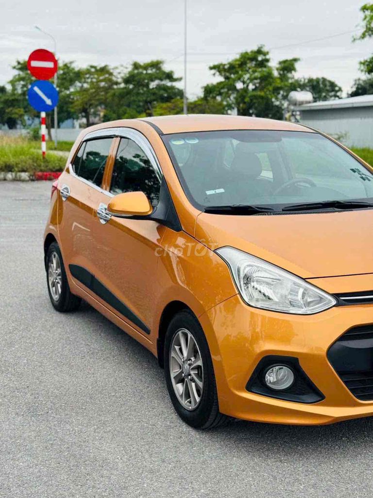 Hyundai i10 1.2AT 2016 Золотистый Автомат