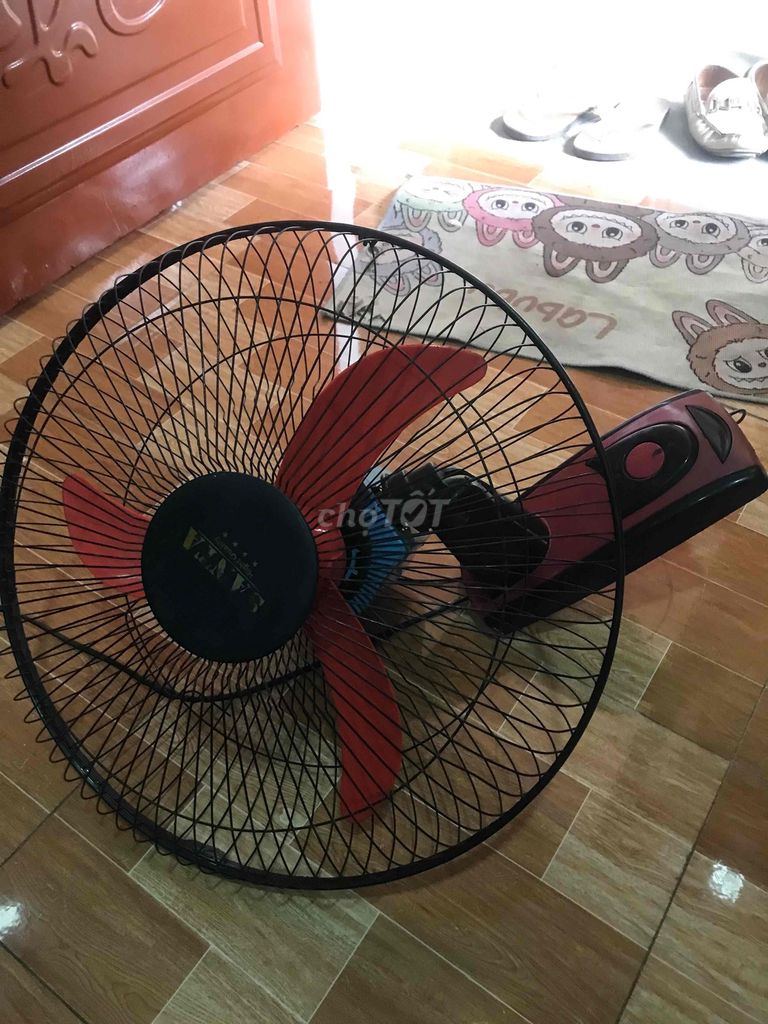Quạt treo tường SANTA B400 Đỏ, Đen 45W. Mua bán Quạt tại Huyện Tân Phước Tiền Giang được đăng bởi Đồ Nhà Không Dùng hình 1