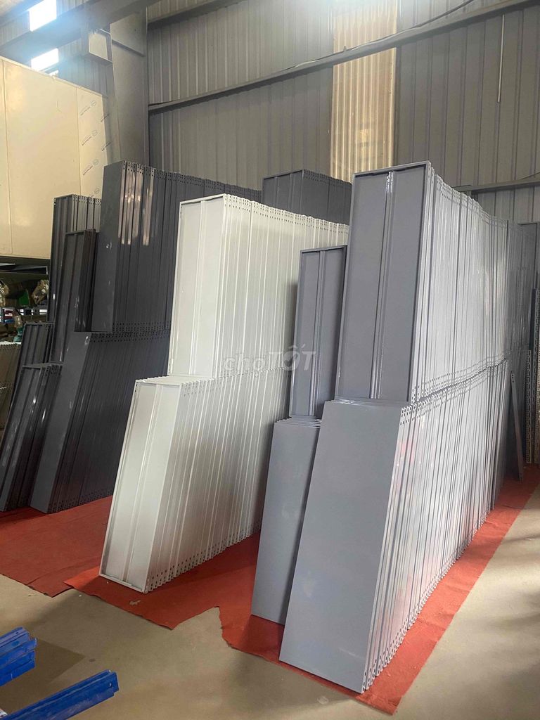 Kệ V lỗ kim loại màu Xám Mới. Mua bán Tủ, kệ gia đình tại Huyện Thanh Trì Hà Nội được đăng bởi Linh Chu hình 1