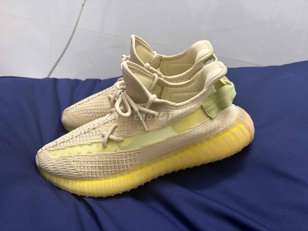 Giày Adidas Yeezy 350v2 size 42. Mua bán Giày dép tại Quận Gò Vấp Tp Hồ Chí Minh được đăng bởi Quang Nguyễn hình 1