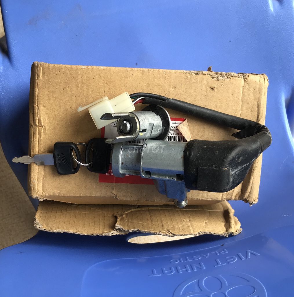 Pha đèn trước, khóa điện Drem 2012 đồ xịn Honda.