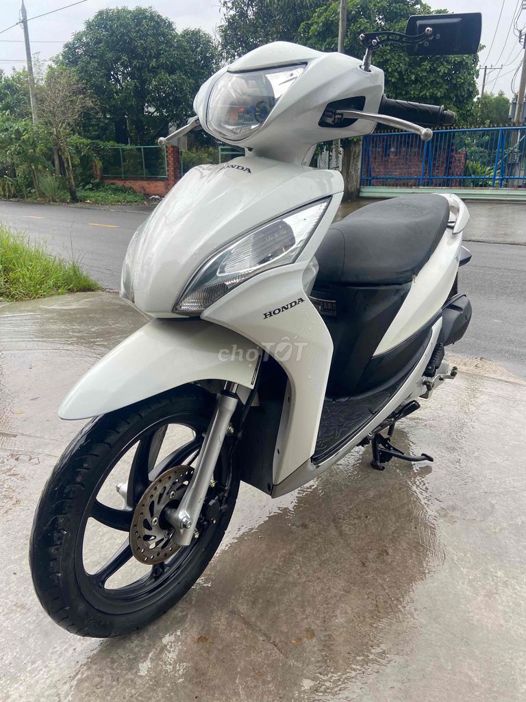 VISION MÀU TRẮNG MÁY CHẤT CHẠY NHẸ KHÔNG HÚ BS 76. Mua bán Xe máy tại Huyện Thống Nhất Đồng Nai được đăng bởi CHODONGNAI youtube video hình 2