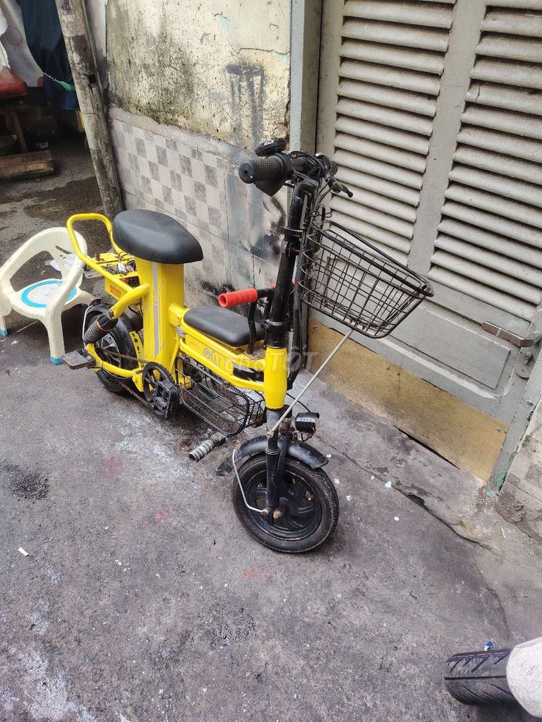 Xe đạp điện màu Vàng. Mua bán Xe điện tại Quận 4 Tp Hồ Chí Minh được đăng bởi A út  hình 2