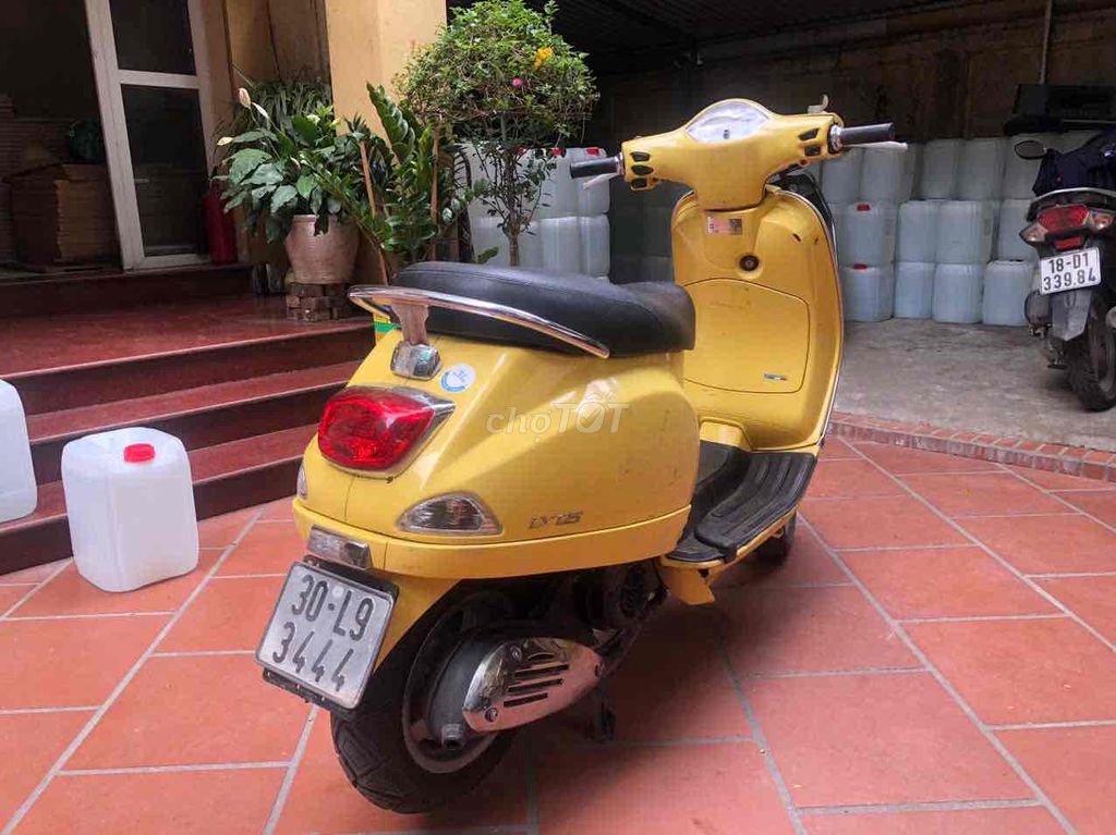 xe vẫn đang đi làm hàng ngày. không mặc cả.
