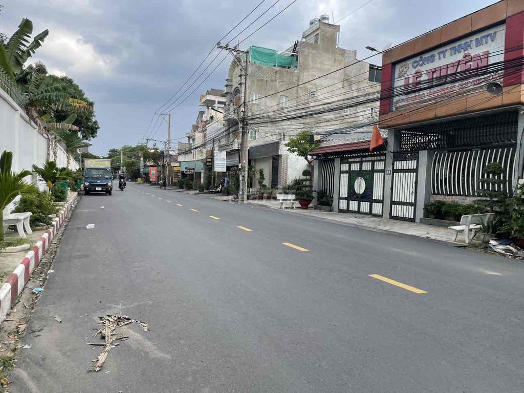 cần bán căn nhà làm văn phòng hoặc buôn bán