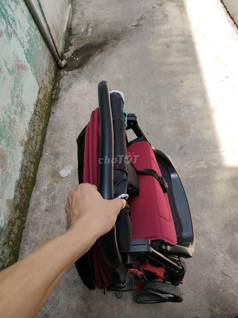 Xe đẩy gấp gọn màu Đỏ đô. Mua bán Mẹ và bé tại Quận Liên Chiểu Đà Nẵng được đăng bởi kubjn hình 1