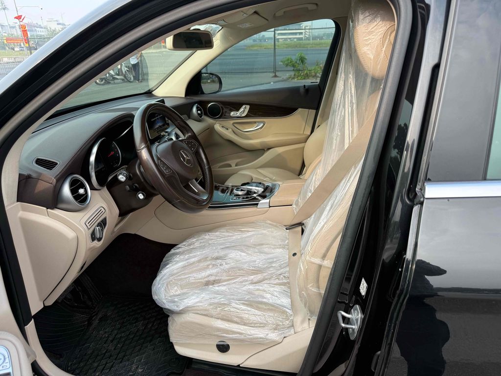Chính chủ Bán xe Mercedes Benz GLC 2018. Mua bán Ô tô tại Quận Nam Từ Liêm Hà Nội được đăng bởi Quốc Toản hình 12