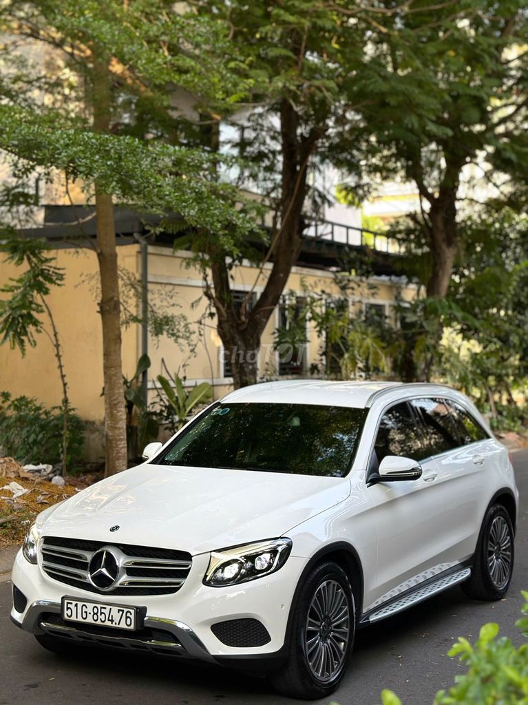 Merc GLC250 4Matic Trắng/Kem Odo chỉ 60 ngàn Km. Mua bán Ô tô tại Quận 8 Tp Hồ Chí Minh được đăng bởi Gon Nguyen hình 3