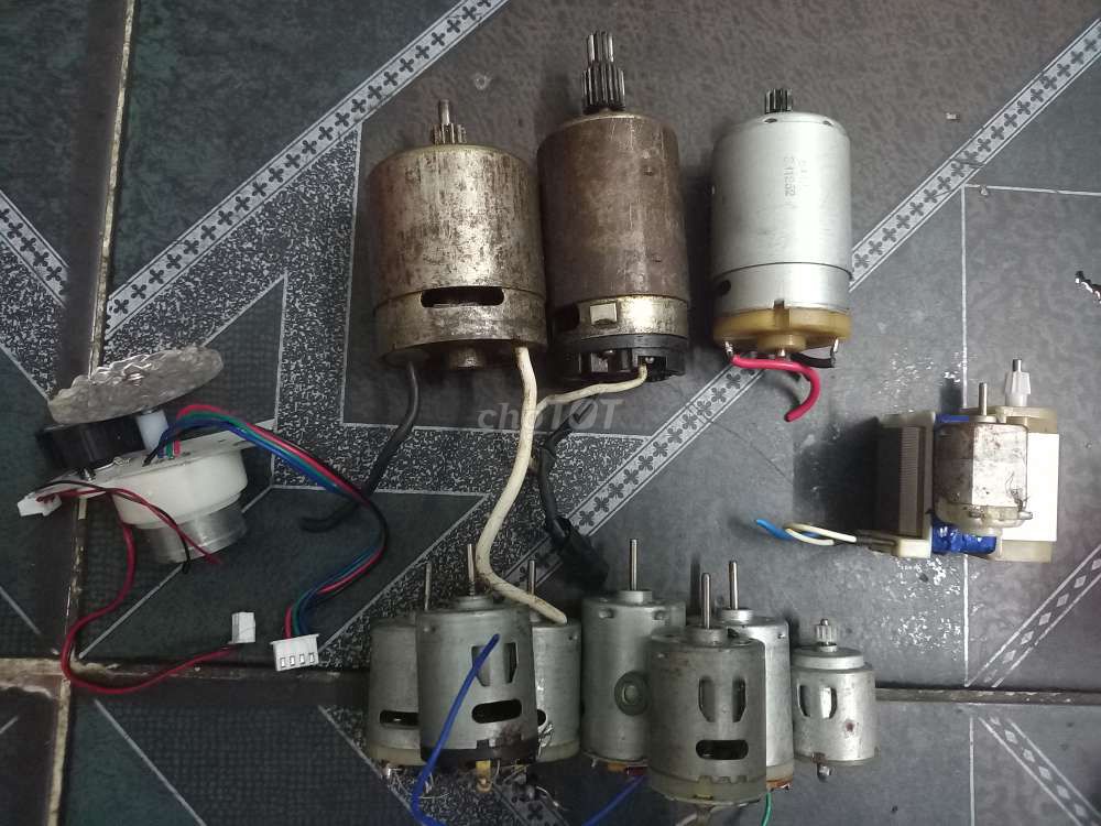 Dọn pass rẻ mớ 13 motor lớn nhỏ còn mới rẻ ạ