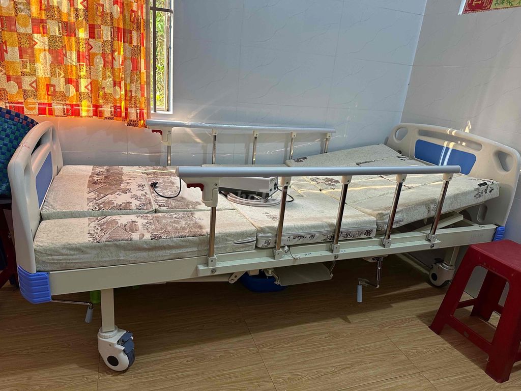 Giường y tế Kim loại, Nhựa. Mua bán Nội thất, đồ gia dụng khác tại Huyện Mỏ Cày Bắc Bến Tre được đăng bởi Hậu hình 1