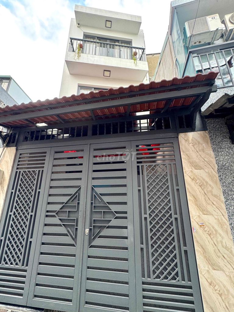 HÀNG HIẾM, NHÀ ĐẸP - 20m ra OTO TRÁNH, 3Tầng (4x13) đường Nguyễn Oanh