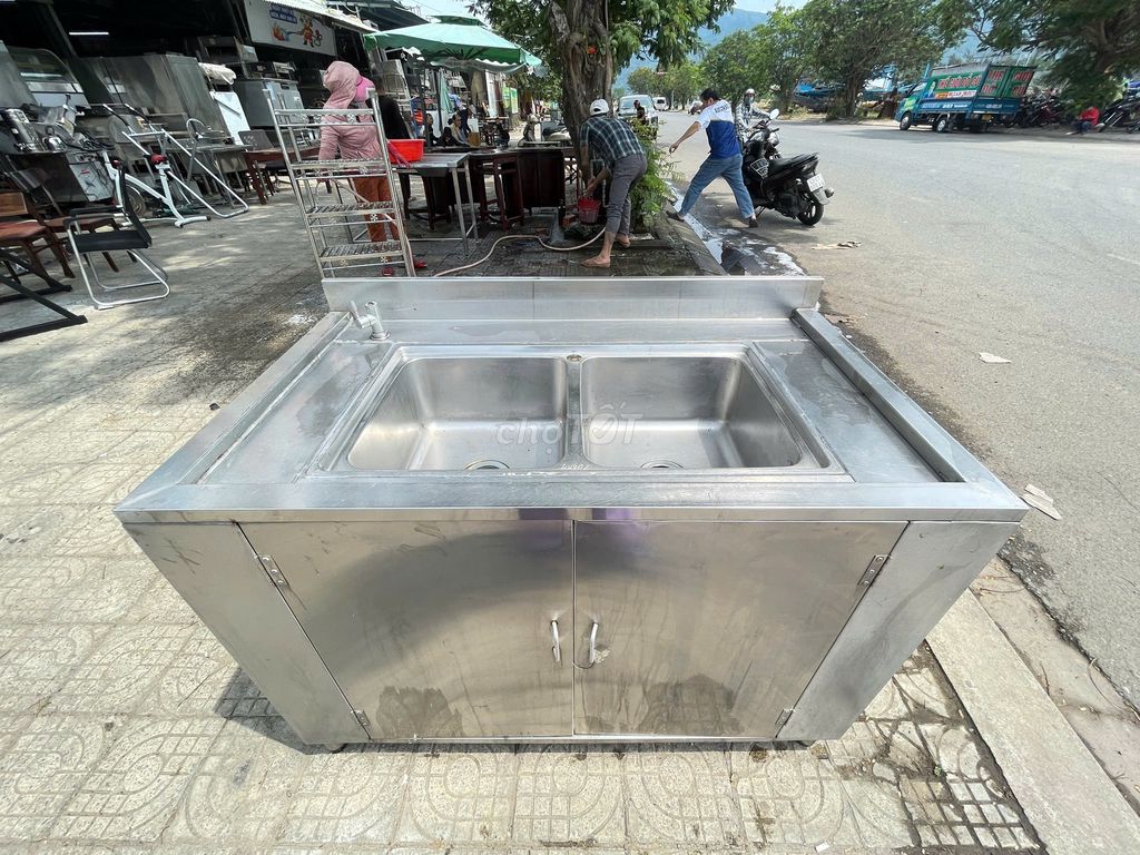 Bồn rửa chén Inox 2 hộc tủ. Mua bán Thiết bị vệ sinh, nhà tắm tại Quận Sơn Trà Đà Nẵng được đăng bởi THẾ GIỚI ĐỒ CŨ ĐÀ NẴNG hình 1