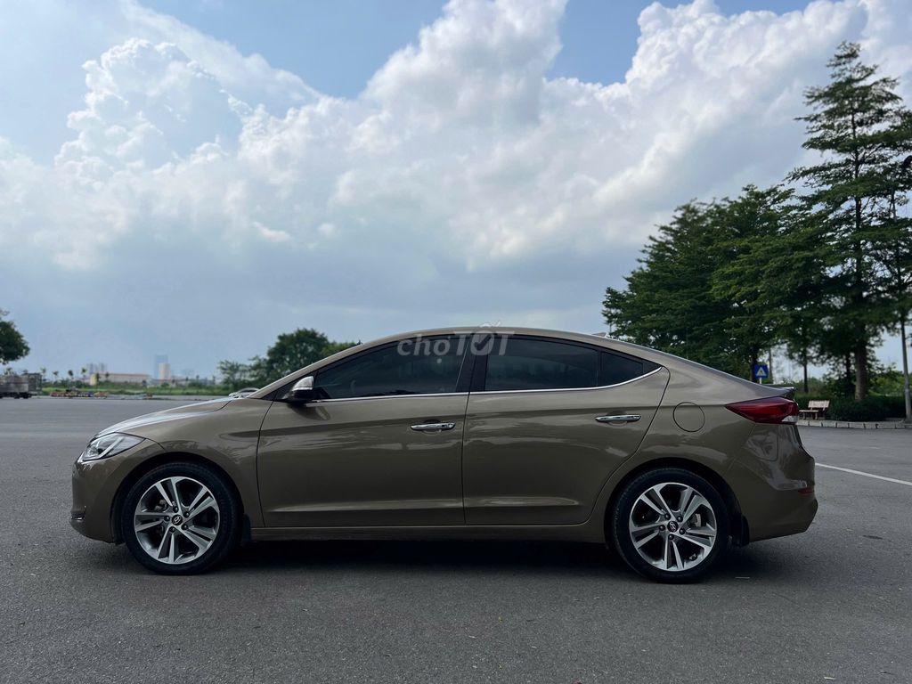 Elantra 2019 2.0AT Nâu vàng ánh kim xe rất mới. Mua bán Ô tô tại Quận Thanh Xuân Hà Nội được đăng bởi Vạn Phát  Auto hình 9