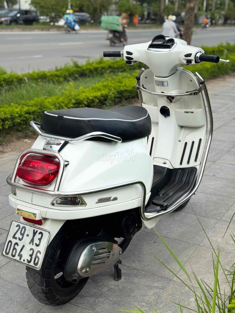 Piaggio Vespa S White 125 куб. см, то есть экономия топлива