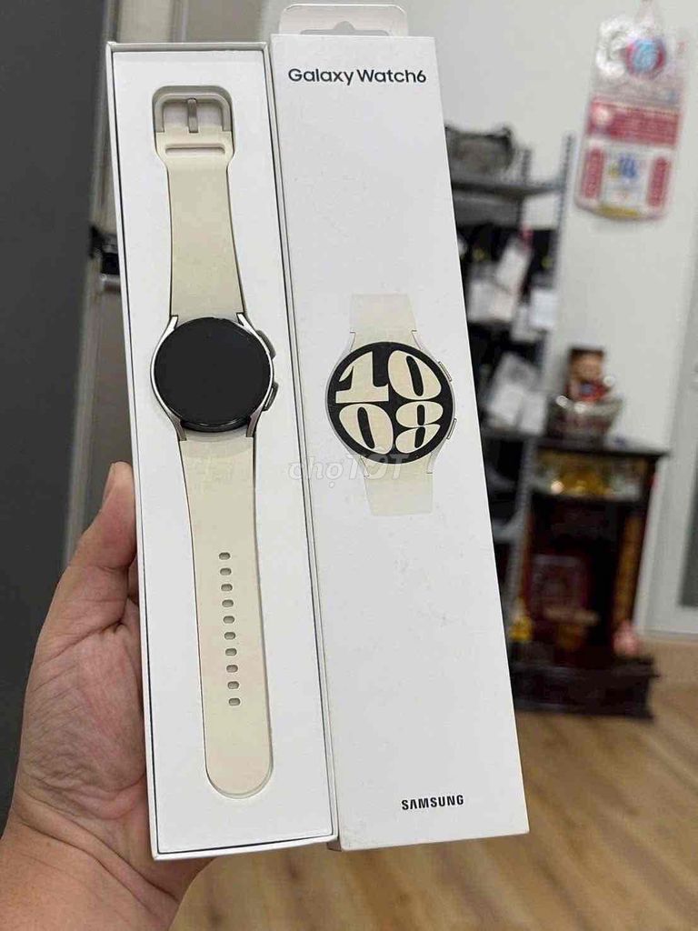 Samsung Galaxy Watch 6 GPS Trắng 40mm 99%. Mua bán Thiết bị đeo thông minh tại Quận Ninh Kiều Cần Thơ được đăng bởi Cầm Đồ Tấn Lợi hình 1