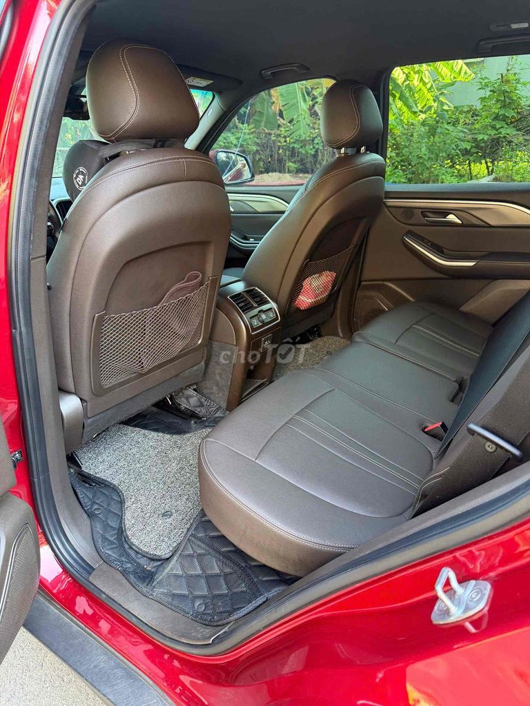 VinFast Lux SA2.0 2019 Красный 7 мест Автомат