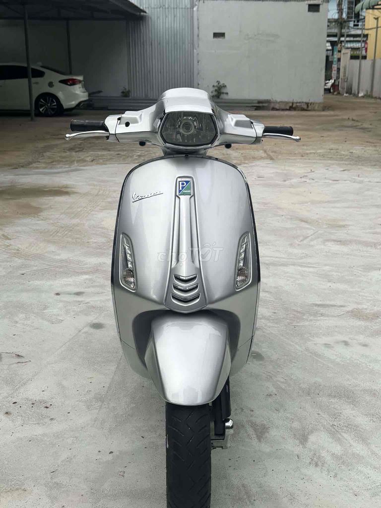 Piaggio Vespa Sprint 125 iGet ABS Серебристый