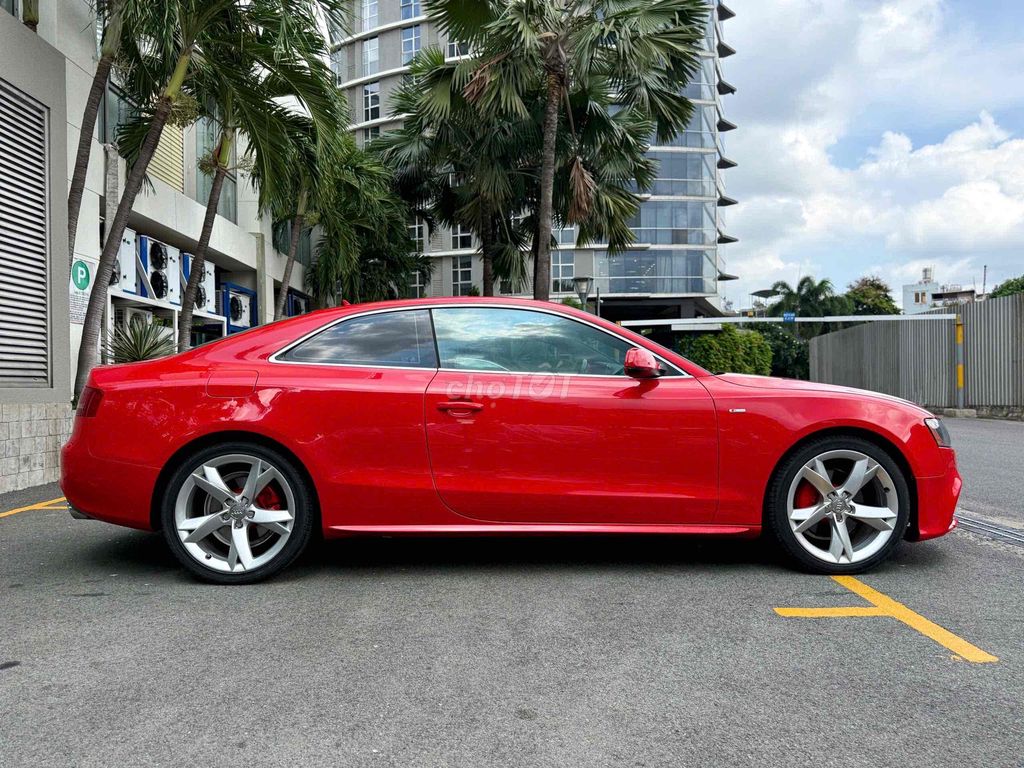 Audi A5 2009 2.0T S-line Quattro - 72000 km