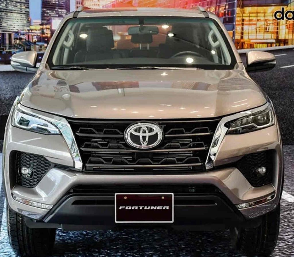 Toyota Fortuner 2021 2.4AT 4x2 - 100.000k