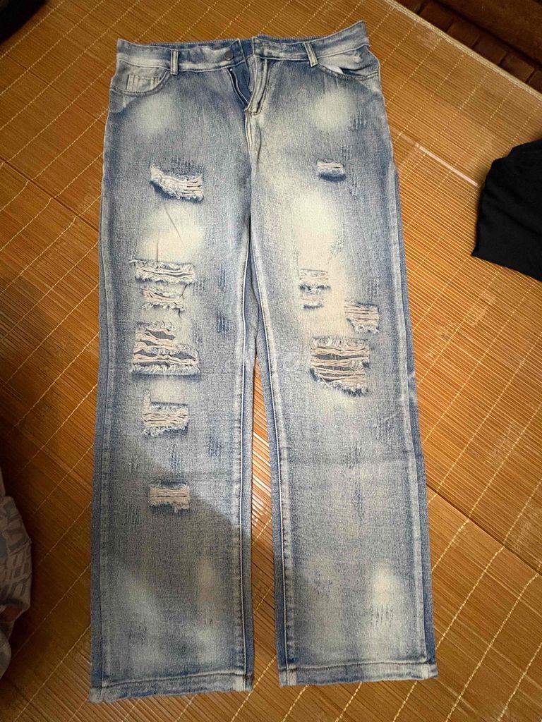 Quần jean rách unisex xanh nhạt. Mua bán Quần áo tại Quận Hai Bà Trưng Hà Nội được đăng bởi Tan Nguyen hình 1