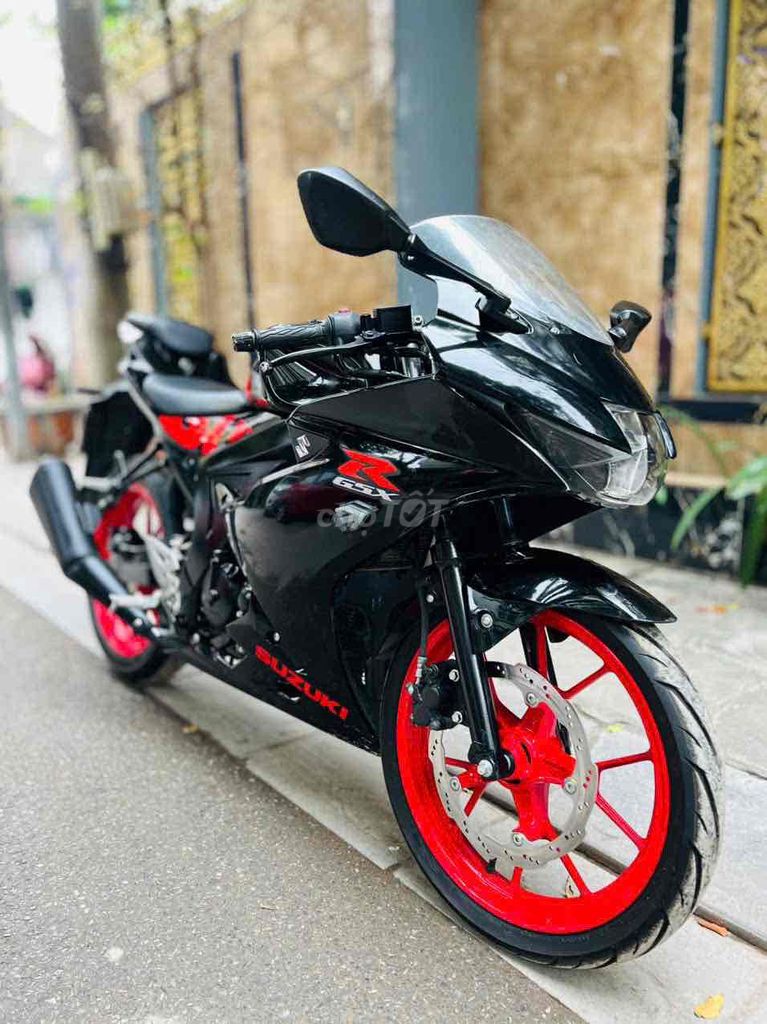 Suzuki gsx R150 cuối 2020 xe nguyên zin đẹp keng .. Mua bán Xe máy tại Quận Cầu Giấy Hà Nội được đăng bởi Tong motor xe may hình 7
