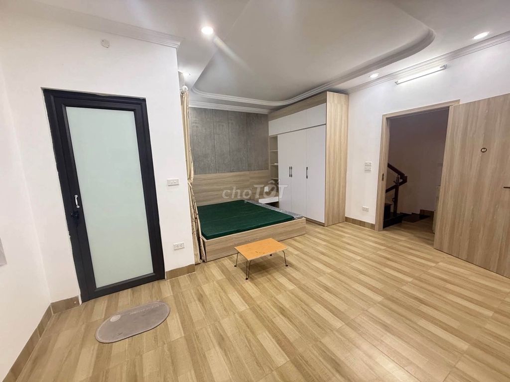 Продается дом площадью 35 м2, 4 этажа, полностью меблированный на улице Тон Дык Тханг