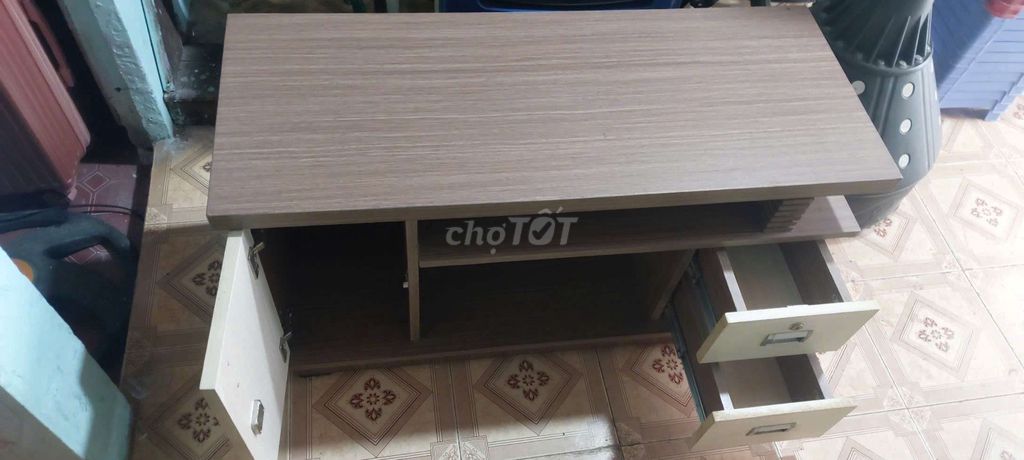 Kệ tivi gỗ nâu 1m Mới 90%. Mua bán Tủ, kệ gia đình tại Quận Tân Phú Tp Hồ Chí Minh được đăng bởi Tài lê hình 1