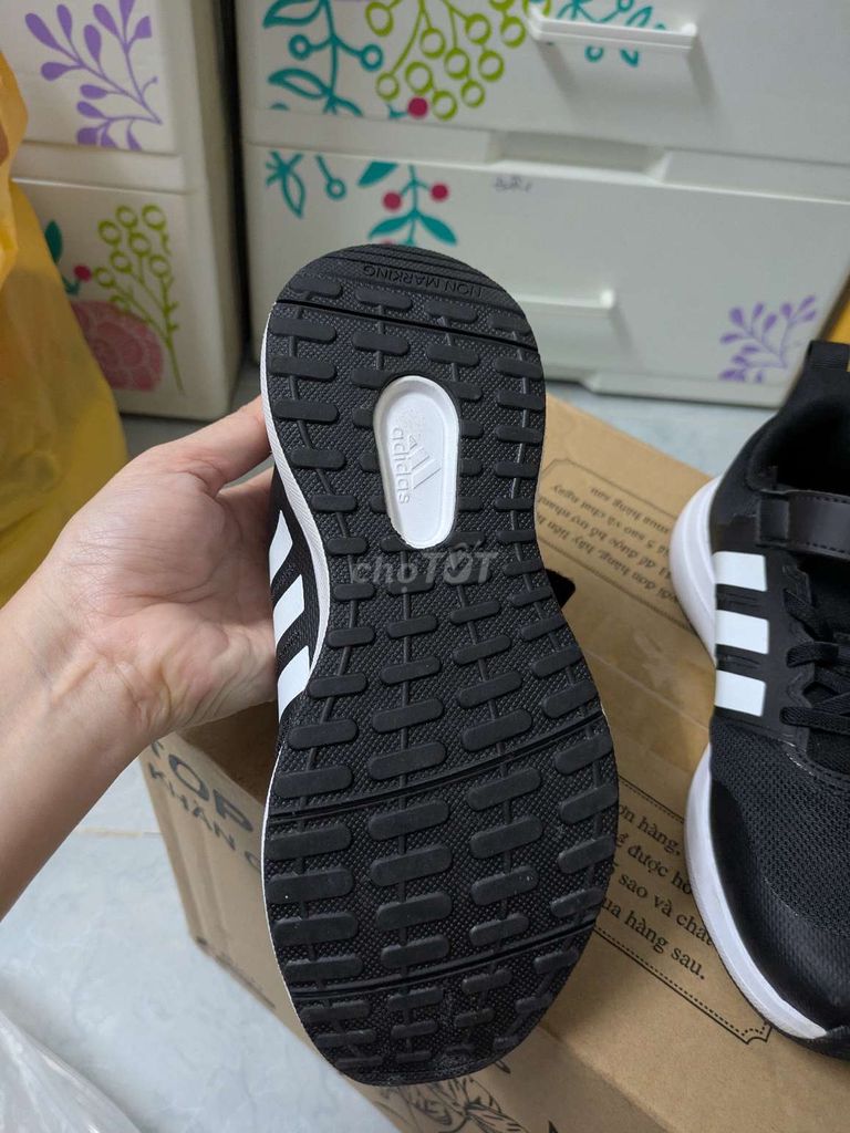 Giày add trẻ em