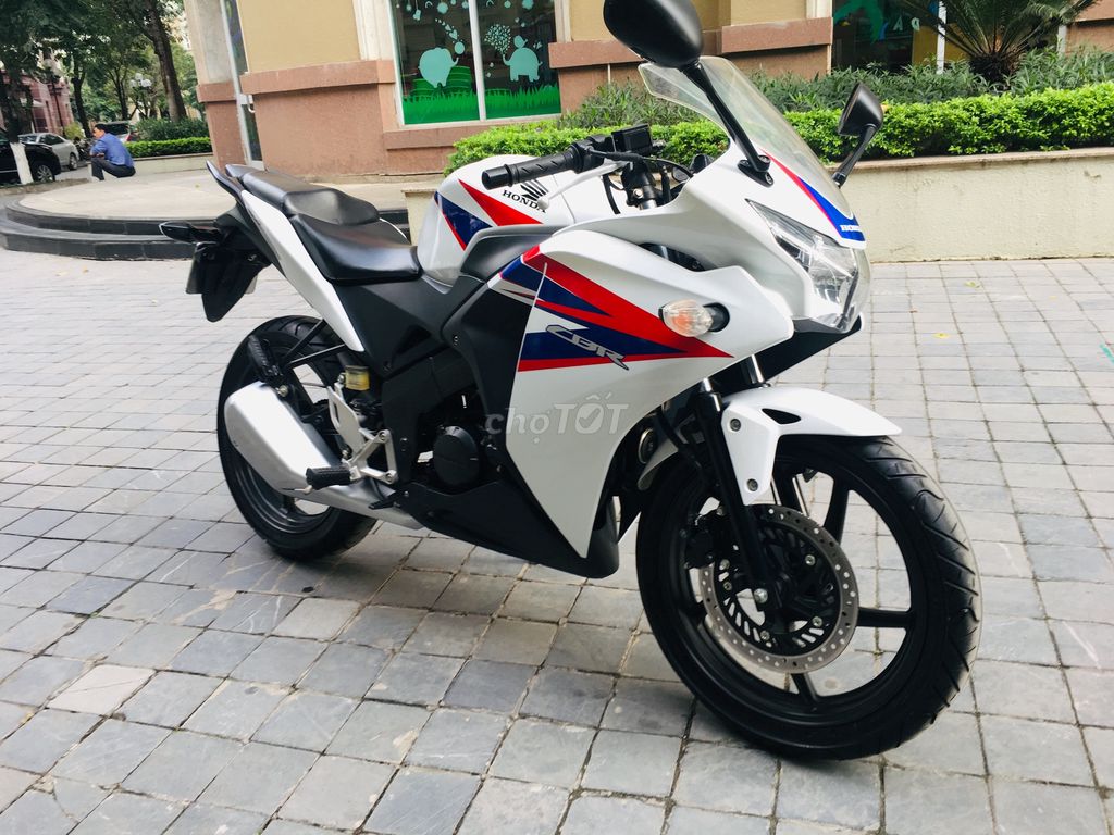 HONDA CBR 150 ĐỎ TRẮNG ĐI ÍT GIỮ GÌN CÒN ZIN ĐÉT. Mua bán Xe máy tại Quận Nam Từ Liêm Hà Nội được đăng bởi ĐỖ NHUẬN hình 2