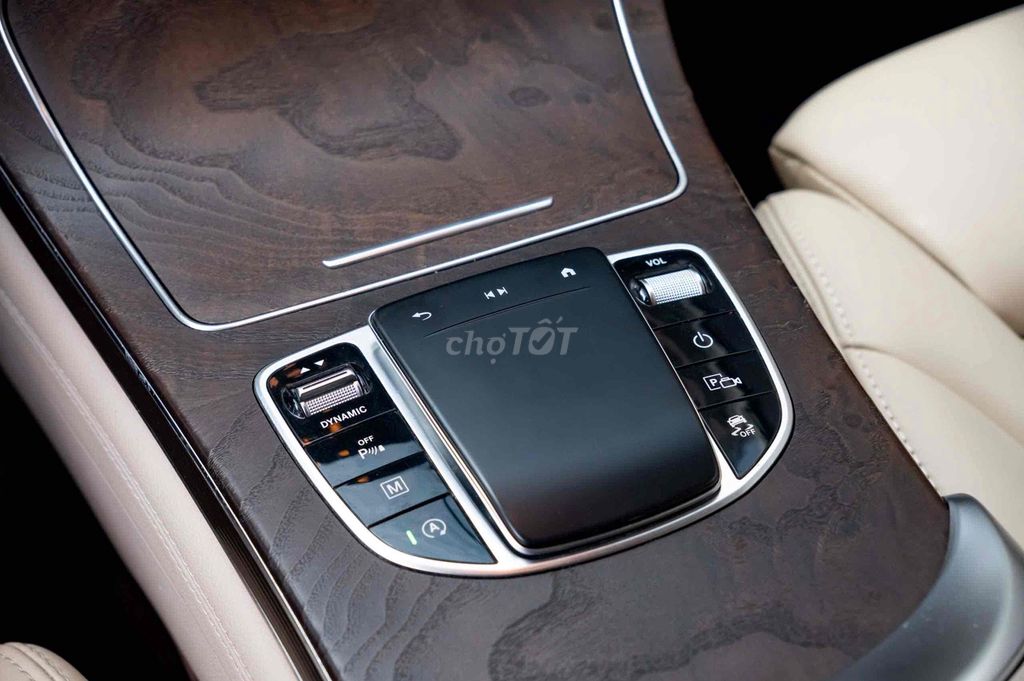 LONG ANH AUTO về Mercedes GLC200 4Matic model 2021. Mua bán Ô tô tại Quận 7 Tp Hồ Chí Minh được đăng bởi LongAnh AuTo  hình 13