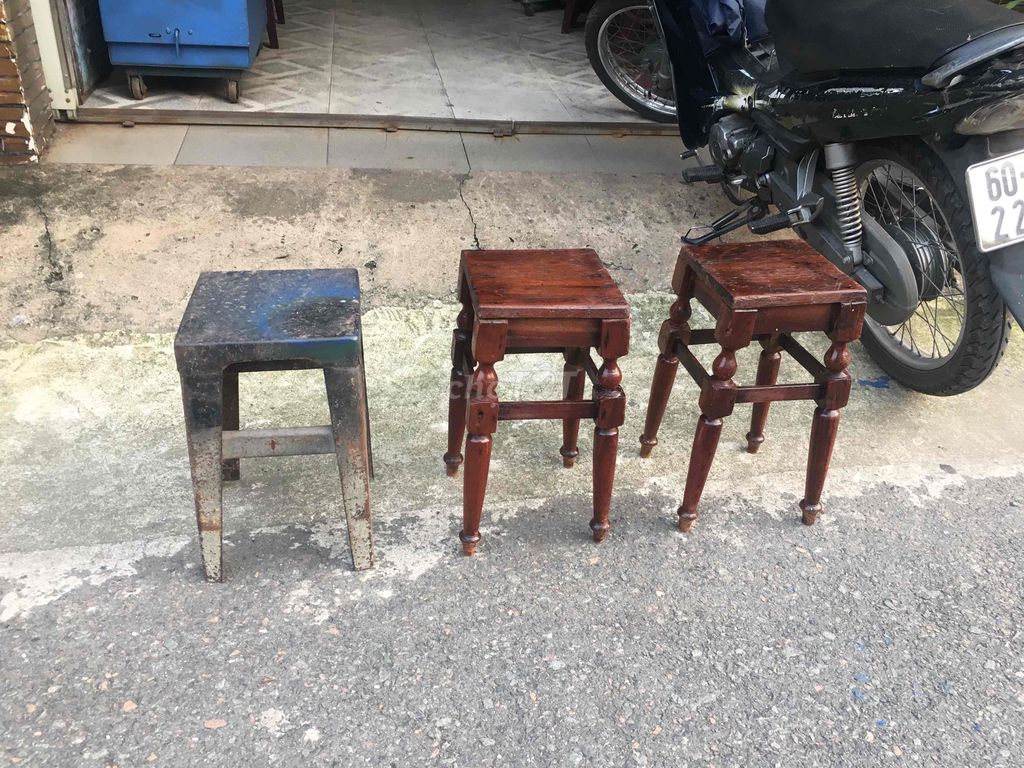 3 ghế xưa decor . sử dụng