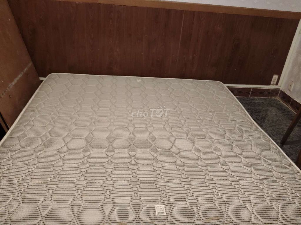 Nệm lò xo 2m x 2m Trắng sọc Còn tốt. Mua bán Giường, chăn ga gối nệm tại Quận Bình Thạnh Tp Hồ Chí Minh được đăng bởi Đặng Bá Dũng hình 1