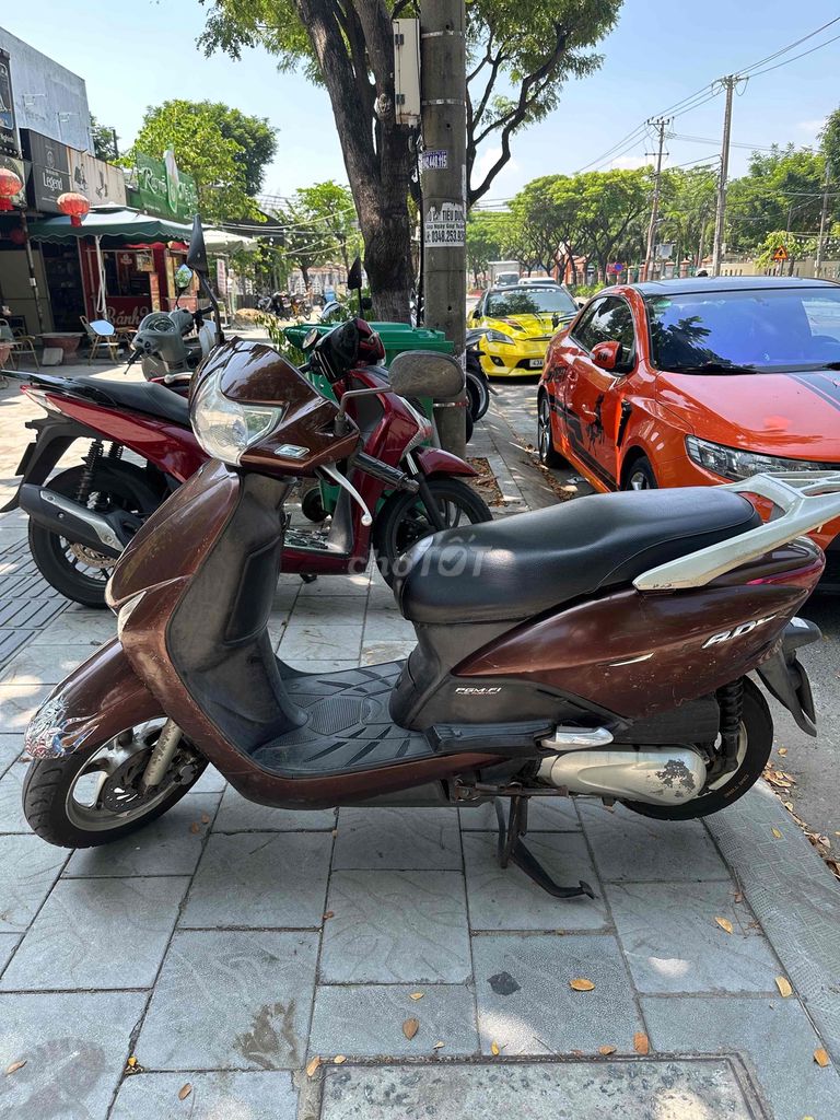 Honda Lead Fi с оригинальным кольцом.