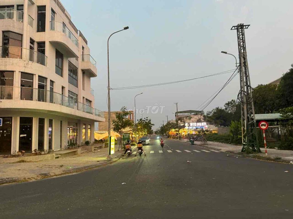 Chính chủ bán căn góc shophouse Nguyễn Sinh Sắc