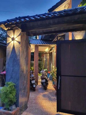Cần Bán Căn Nhà Mái Thái 299M2