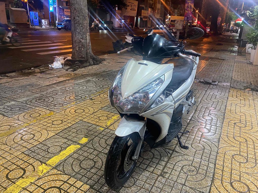 Honda Air Blade 2011 бело-серебристо-черный