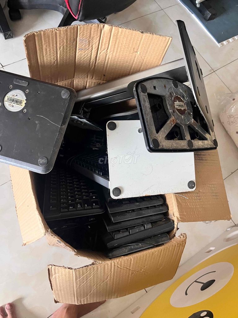 Dọn nhà chân màn hình, bàn phím. Mua bán Phụ kiện (Màn hình, Chuột...) tại Thành phố Thủ Đức Tp Hồ Chí Minh được đăng bởi P hình 1
