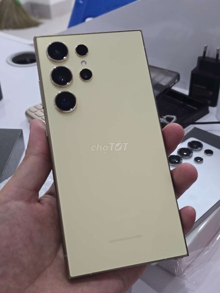 Samsung Galaxy S24 Ultra 256GB Vàng Zin. Mua bán Điện thoại tại Thành phố Hưng Yên Hưng Yên được đăng bởi Trịnh văn ba hình 1