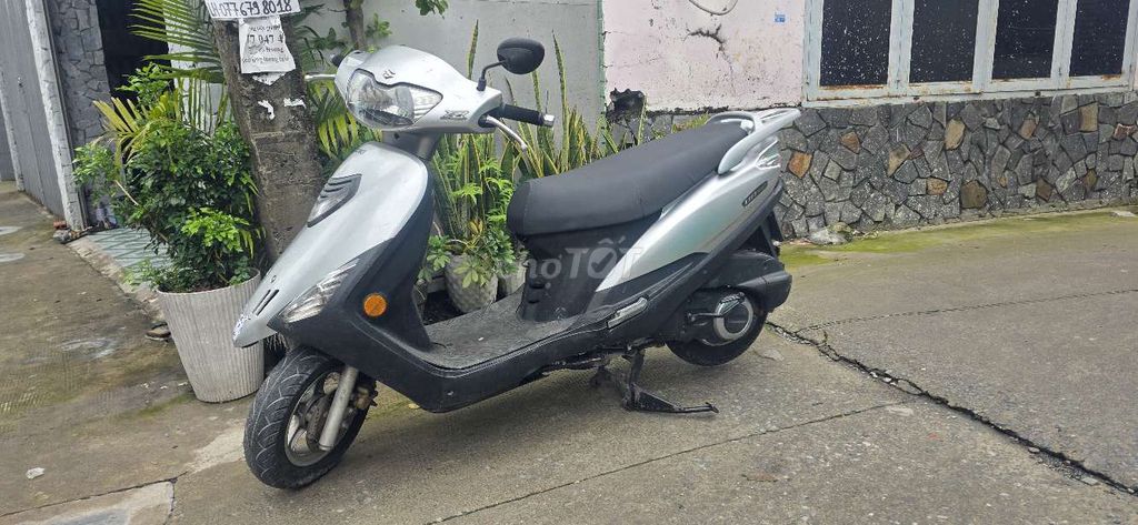 Xe máy Suzuki AU 125 màu bạc, động cơ zin. Mua bán Xe máy tại Huyện Hóc Môn Tp Hồ Chí Minh được đăng bởi Thanh Tung Mai hình 1