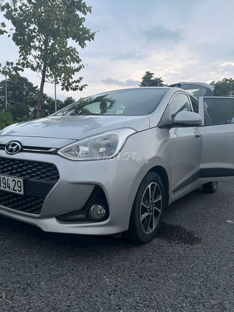 Hyundai i10 2018 Hatback Bạc 95000 km. Mua bán Ô tô tại Huyện Chương Mỹ Hà Nội được đăng bởi NHÂN HOÀ  hình 3