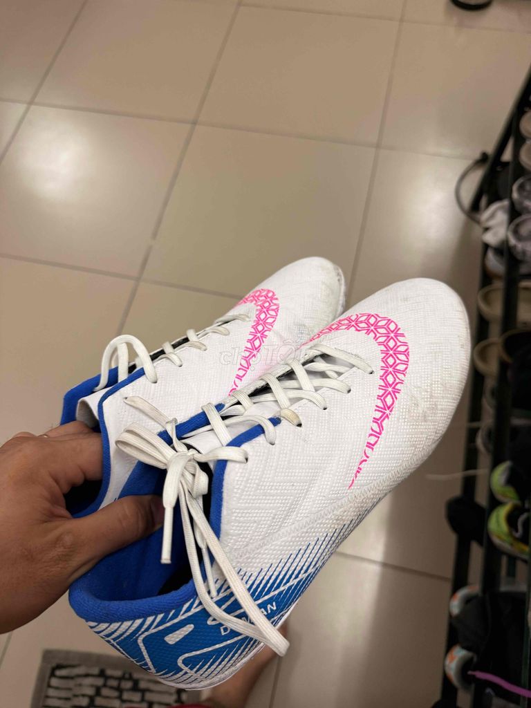 Giày đá bóng Nam size 46 Trắng, Xanh, Hồng