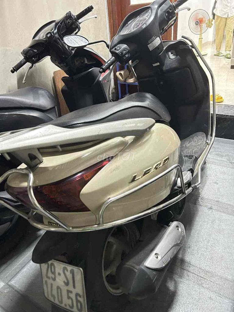 xe lead vàng cát đẹp zin nguyên ít đi  2011. Mua bán Xe máy tại Quận Thanh Xuân Hà Nội được đăng bởi doan kim ly hình 3